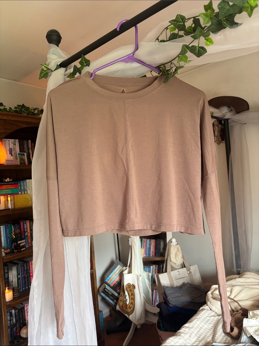 Vitality cropped long sleeve top